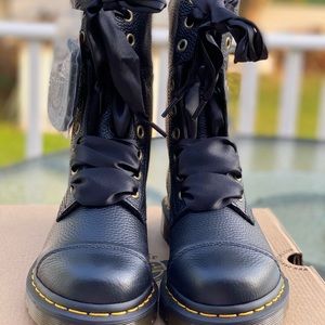 DR. MARTENS Aimilita Combat Boot Size 8